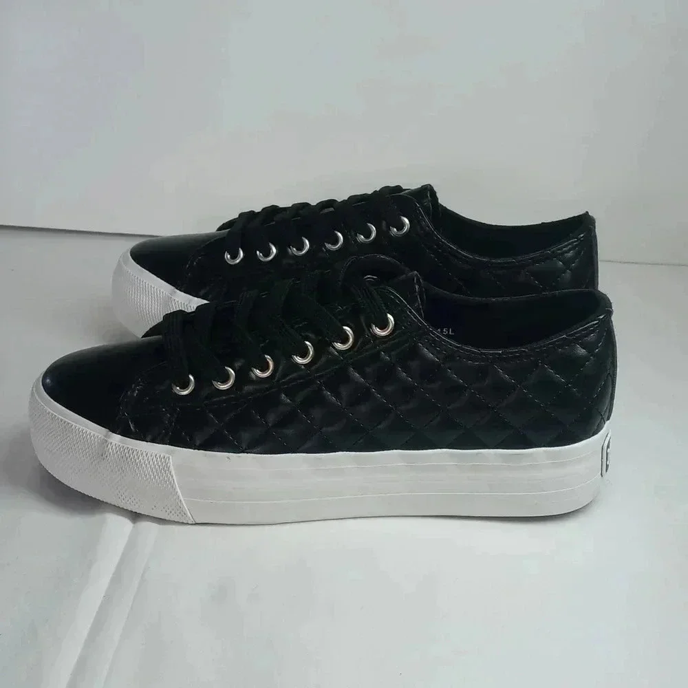 Mudd Beyley lace up platform sneaker